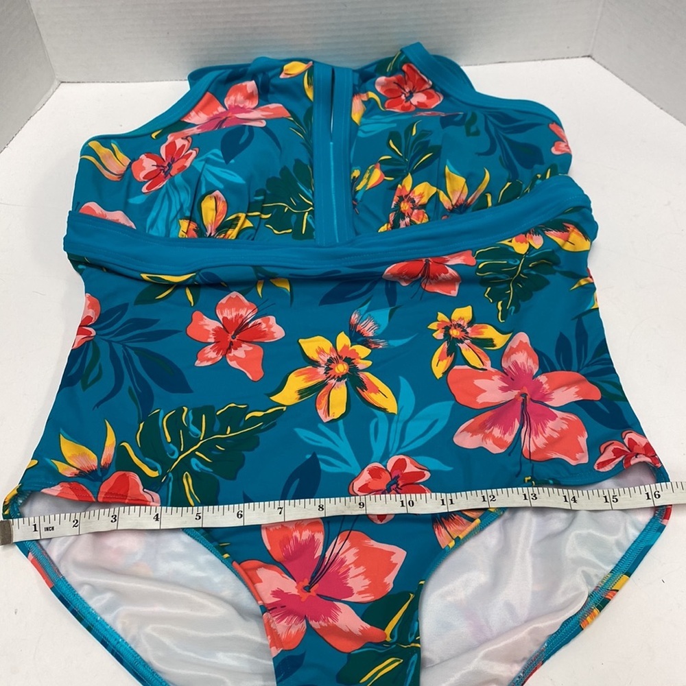 Land’s End Women’s One Piece Bathing Suit - Picture 8 of 8